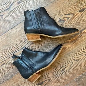 Cole Haan Black Leather Ankle Boots Size 9